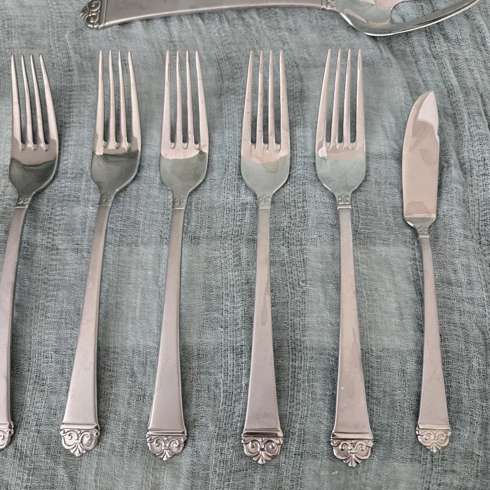 Onieda Bionco Stainless Satin Finish Lot 8‎ Dinner Forks & 5 Serving Pieces